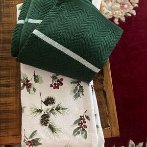 Lauren Ralph Lauren Red and Green Leaf Towels/ Firm Price